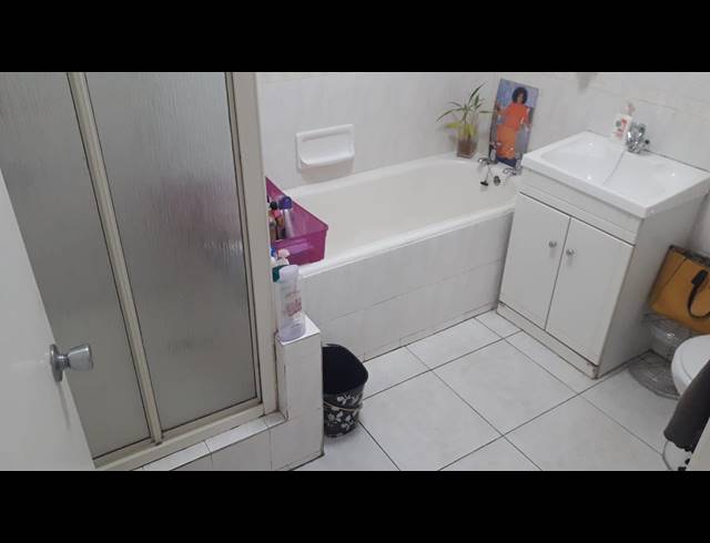 2 BEDROOM FLAT TO LET IN ESSENWOOD